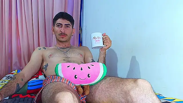 Snapshot of Thomass00 chatting on February 25, 2025, 1:00 pm Thomass00 online show from February 25, 2025, 1:00 pm