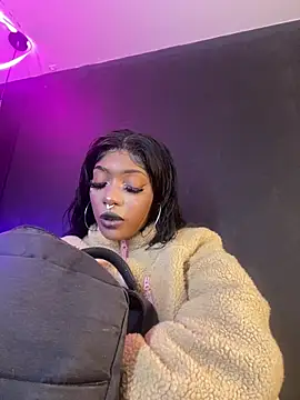 TIFFANYYSTAR online show from September 17, 2025, 1:57 pm