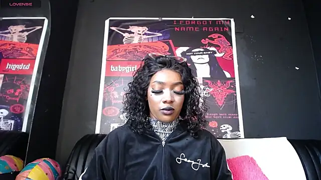 TIFFANYYSTAR online show from March 18, 2025, 2:39 pm