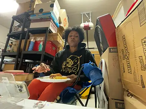 wynterheat online show from November 10, 2025, 3:33 am