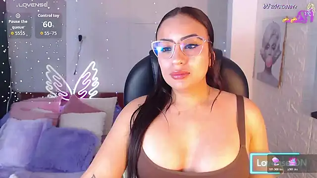 Snapshot of Paulina_627 chatting on May 4, 2026, 4:54 pm Paulina 627 online show from May 4, 2026, 4:54 pm