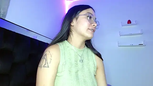 Snapshot of Fysste_ chatting on February 26, 2025, 1:46 am Fysste online show from February 26, 2025, 1:46 am