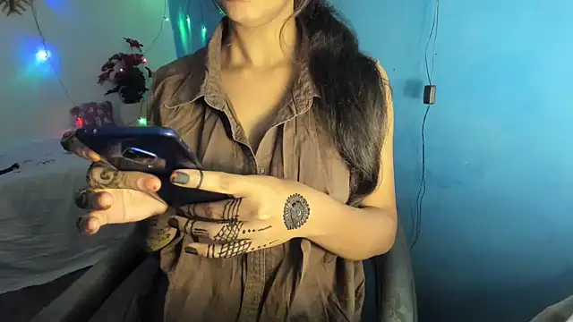 Snapshot of aarjulove chatting on November 6, 2025, 2:32 pm aarjulove online show from November 6, 2025, 2:32 pm