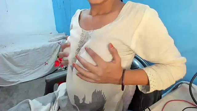 Snapshot of aarjulove chatting on November 28, 2025, 10:59 am aarjulove online show from November 28, 2025, 10:59 am