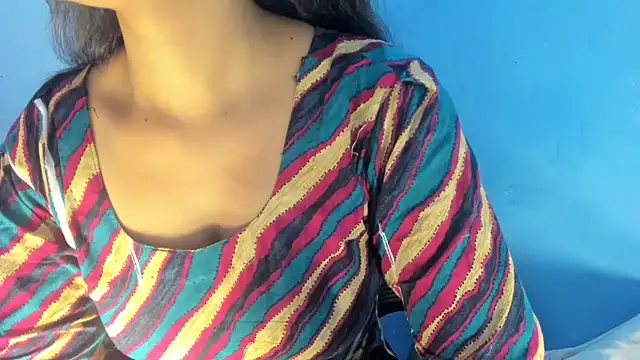 aarjulove online show from April 17, 2026, 11:24 am