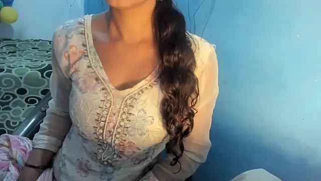 Snapshot of aarjulove chatting on February 19, 2026, 3:53 pm aarjulove online show from February 19, 2026, 3:53 pm