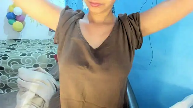 Snapshot of aarjulove chatting on February 14, 2026, 4:40 pm aarjulove online show from February 14, 2026, 4:40 pm