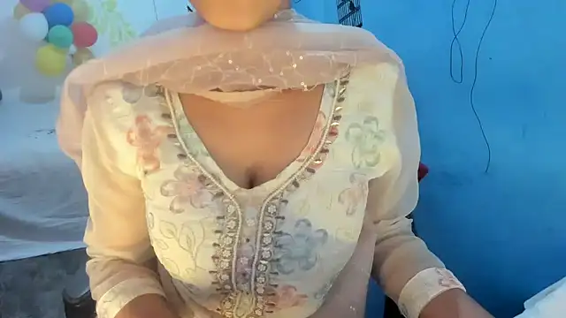 Snapshot of aarjulove chatting on February 7, 2026, 10:34 am aarjulove online show from February 7, 2026, 10:34 am