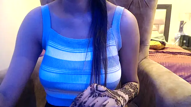 Snapshot of chhui_mui chatting on February 1, 2025, 7:13 pm chhui mui online show from February 1, 2025, 7:13 pm