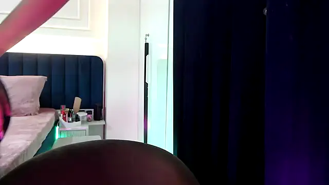 Snapshot of chhui_mui chatting on September 8, 2025, 2:49 pm chhui mui online show from September 8, 2025, 2:49 pm