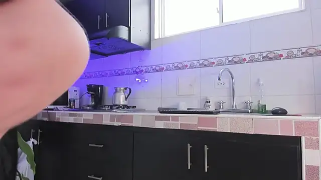 Snapshot of Emma-evans chatting on March 21, 2025, 1:12 pm Emma-evans online show from March 21, 2025, 1:12 pm