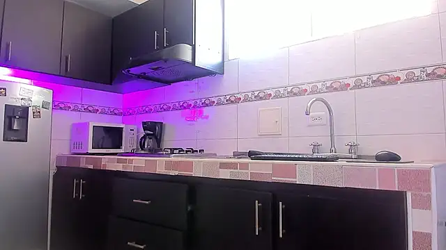 Snapshot of Emma-evans chatting on December 2, 2025, 2:52 pm Emma-evans online show from December 2, 2025, 2:52 pm