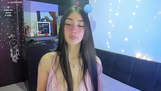 Snapshot of Emilytafur chatting on February 12, 2025, 12:48 am Emilytafur online show from February 12, 2025, 12:48 am