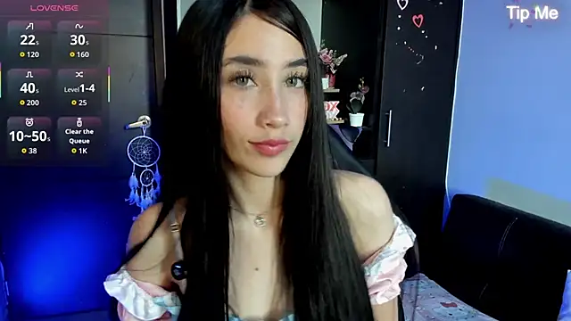 Snapshot of Emilytafur chatting on June 14, 2026, 9:27 pm Emilytafur online show from June 14, 2026, 9:27 pm