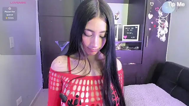 Snapshot of Emilytafur chatting on October 9, 2025, 8:20 pm Emilytafur online show from October 9, 2025, 8:20 pm