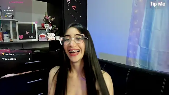 Snapshot of Emilytafur chatting on July 20, 2026, 3:25 am Emilytafur online show from July 20, 2026, 3:25 am