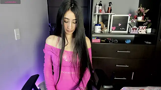 Snapshot of Emilytafur chatting on August 5, 2026, 11:21 pm Emilytafur online show from August 5, 2026, 11:21 pm