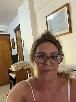 Snapshot of lolavalecuatro chatting on January 12, 2025, 3:36 pm lolavalecuatro online show from January 12, 2025, 3:36 pm