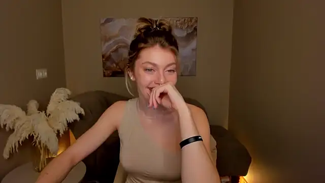 MollyMeltorr online show from October 5, 2025, 1:18 am