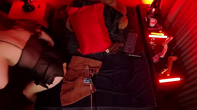 jennStarCD online show from December 22, 2024, 8:58 pm