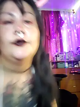 Snapshot of l1la_Rav3n chatting on October 29, 2025, 1:15 am l1la Rav3n online show from October 29, 2025, 1:15 am