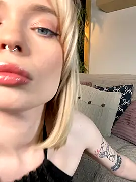 dollfromvenus online show from September 22, 2025, 6:36 pm