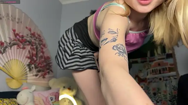 Snapshot of dollfromvenus chatting on May 30, 2026, 1:17 pm dollfromvenus online show from May 30, 2026, 1:17 pm