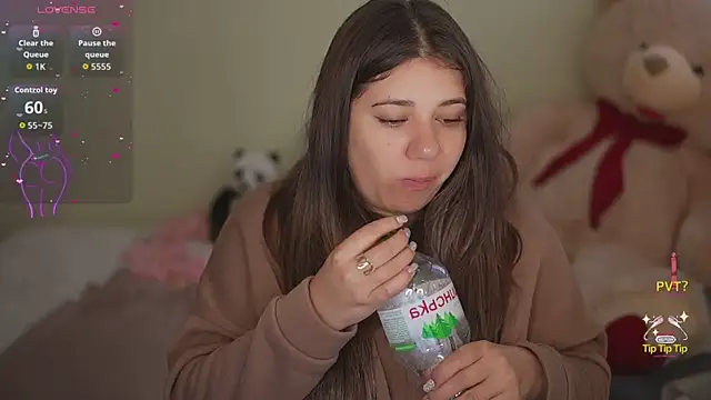 Snapshot of JulietDream chatting on October 3, 2025, 6:15 am JulietDream online show from October 3, 2025, 6:15 am