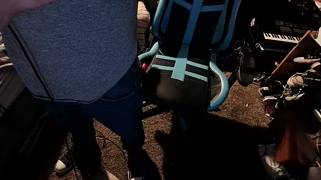 Snapshot of deadpi chatting on March 11, 2025, 12:39 pm deadpi online show from March 11, 2025, 12:39 pm