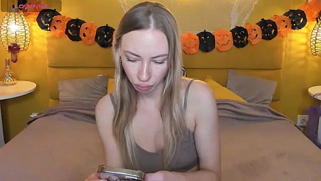 Diana Garrett online show from October 31, 2025, 1:35 am