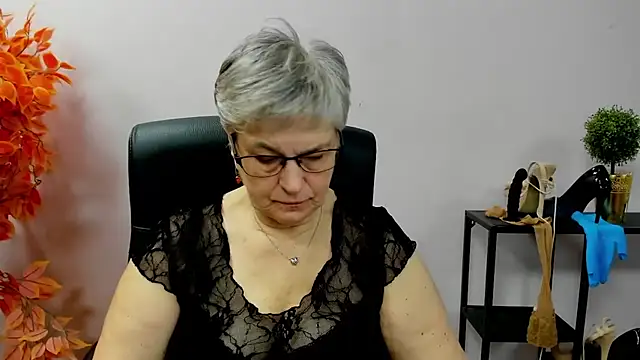 Snapshot of IrisDream chatting on October 31, 2025, 7:16 am IrisDream online show from October 31, 2025, 7:16 am