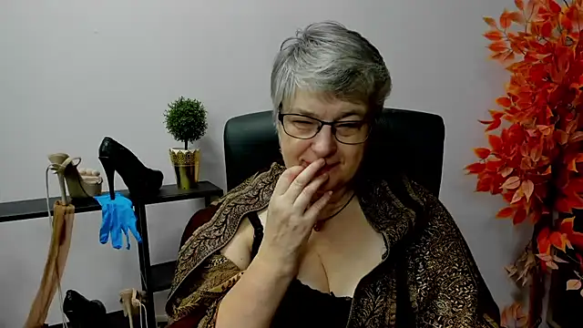 Snapshot of IrisDream chatting on February 13, 2025, 7:24 am IrisDream online show from February 13, 2025, 7:24 am