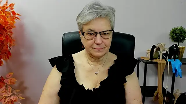 Snapshot of IrisDream chatting on October 30, 2025, 7:17 am IrisDream online show from October 30, 2025, 7:17 am