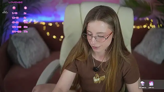 Snapshot of SilverrMoon chatting on April 29, 2026, 5:30 pm SilverrMoon online show from April 29, 2026, 5:30 pm