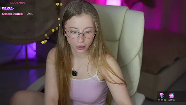 SilverrMoon online show from March 31, 2026, 6:37 am