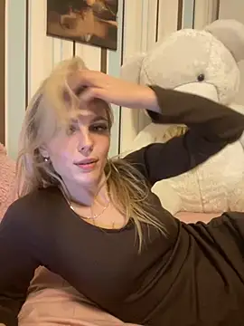 Snapshot of Liya_my chatting on October 13, 2025, 6:20 pm Liya my online show from October 13, 2025, 6:20 pm