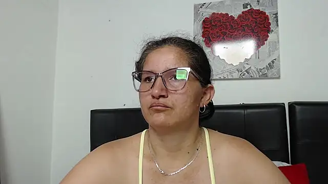 Angelinna Milf online show from October 17, 2025, 7:26 pm