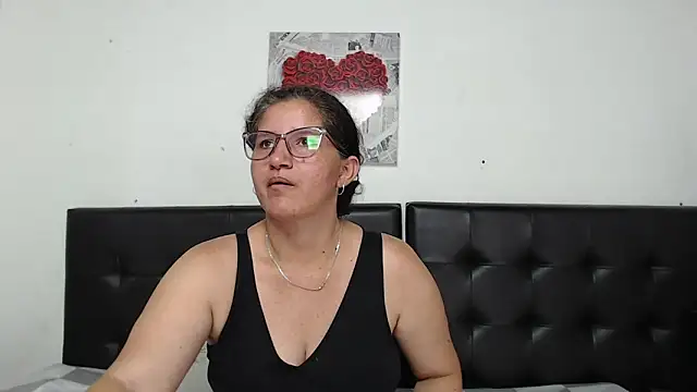 Angelinna Milf online show from October 15, 2025, 6:49 pm