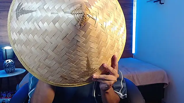 jhoellx online show from October 31, 2025, 9:43 pm