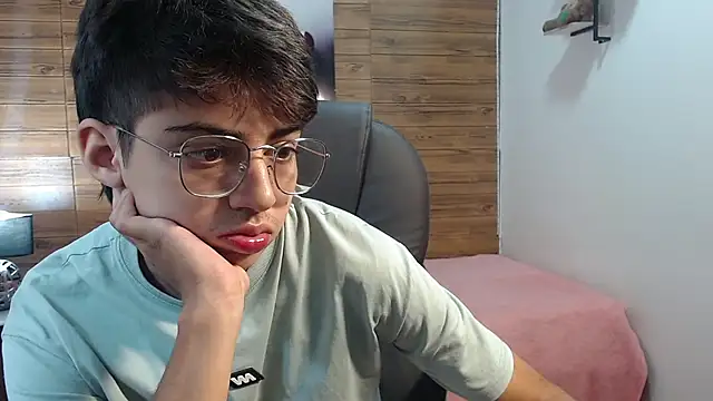 jhoellx online show from October 4, 2025, 8:21 pm