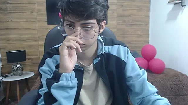 jhoellx online show from March 13, 2025, 1:50 pm