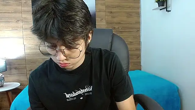 jhoellx online show from December 2, 2025, 7:37 pm