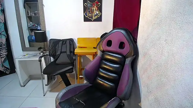 Snapshot of diabla_sexyboobs chatting on December 19, 2025, 8:44 pm diabla sexyboobs online show from December 19, 2025, 8:44 pm