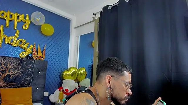 Snapshot of leondevereda chatting on February 21, 2025, 2:28 am leondevereda online show from February 21, 2025, 2:28 am