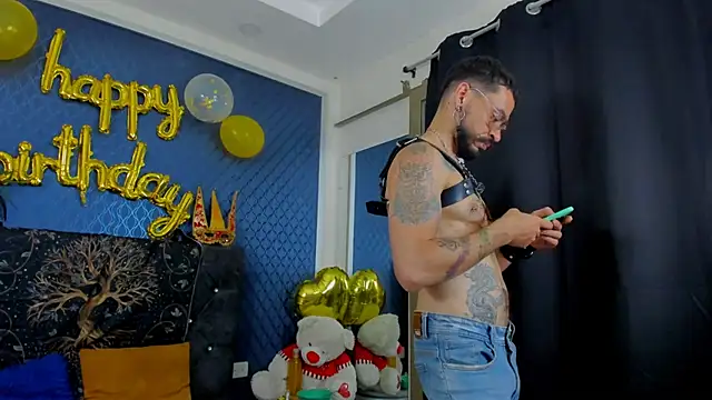 Snapshot of leondevereda chatting on February 20, 2025, 11:21 pm leondevereda online show from February 20, 2025, 11:21 pm