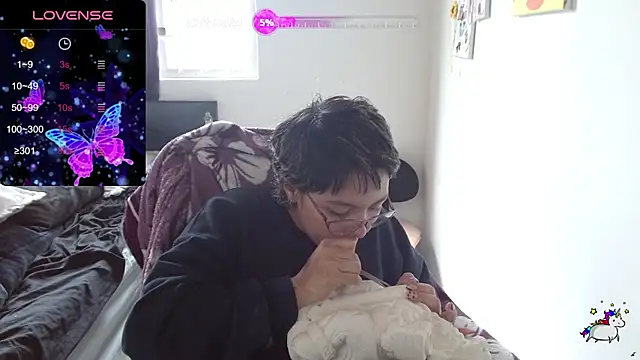 TRIXIE TANG28 online show from November 16, 2025, 6:01 pm