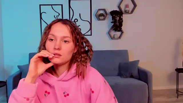 BritnieCute online show from February 10, 2026, 6:12 am