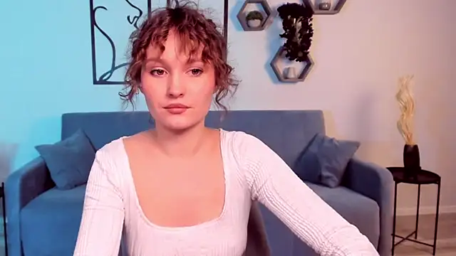 BritnieCute online show from February 13, 2026, 6:13 am