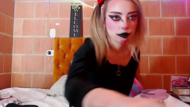 Snapshot of Yennastone chatting on September 8, 2025, 11:04 pm Yennastone online show from September 8, 2025, 11:04 pm