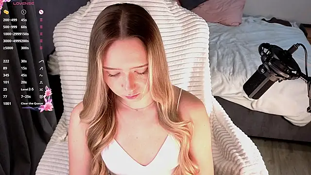 HollisBeckett online show from March 4, 2026, 2:52 am